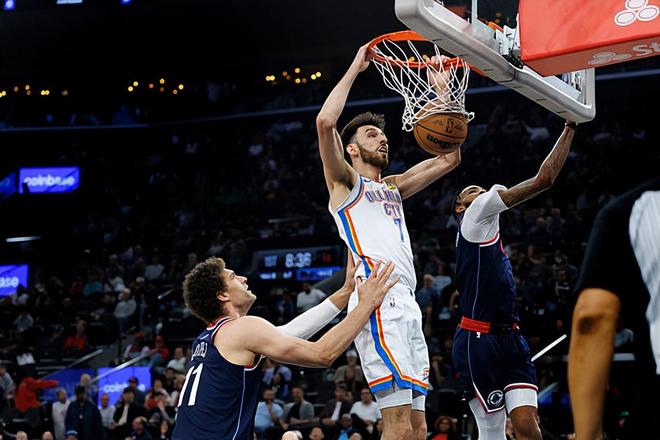 攻防两端都完爆了快船！雷霆内线新星本赛季的进步幅度非常惊人？