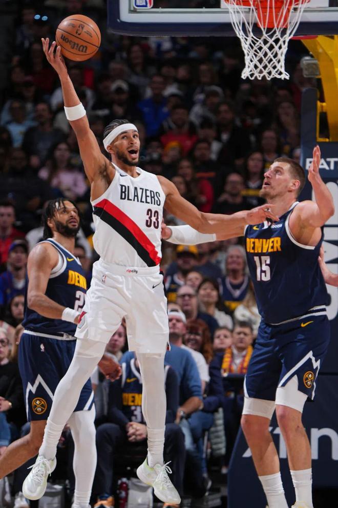 太能造了！单赛季100次进攻犯规啊，NBA历史第一人