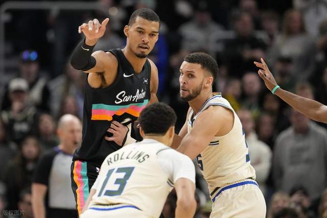32分惨案！马刺7人上双打崩对手：全场鸦雀无声，文班轰23+15+6