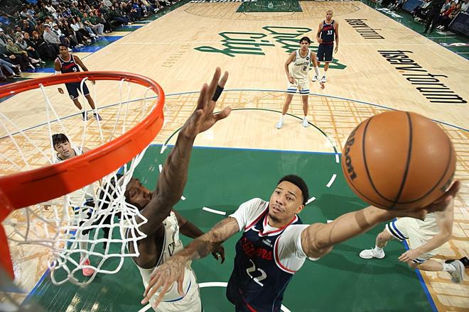 其他方面的表现都非常不错，但快船侧翼新星的三分命中率令人担心