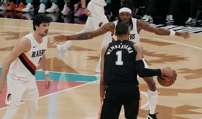 马刺G1大胜开拓者！文班亚马35分，另4人上双，阿夫迪亚死顶空砍