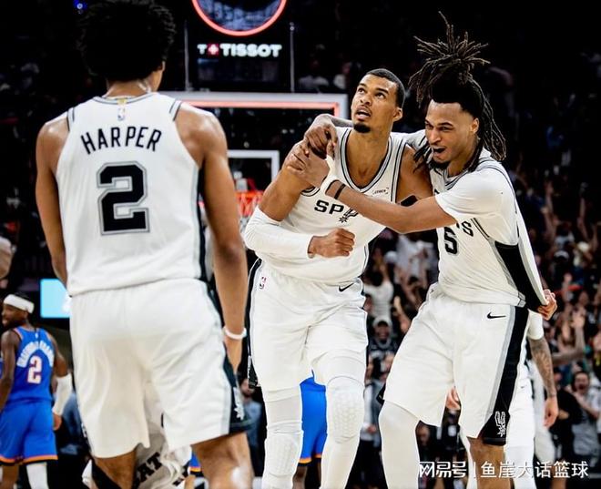 马刺103-82雷霆！文班看清现实，亚历山大不满一点，三人也成关键