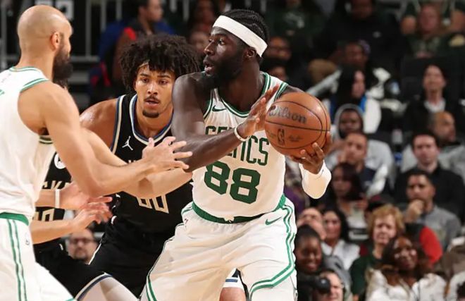 攻防两端都完爆了雄鹿内线！凯尔特人先发中锋的状态相当出色？