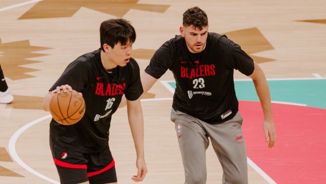 杨瀚森备战季后赛！与克林根进行对位+苦练三分 队记称有机会上场