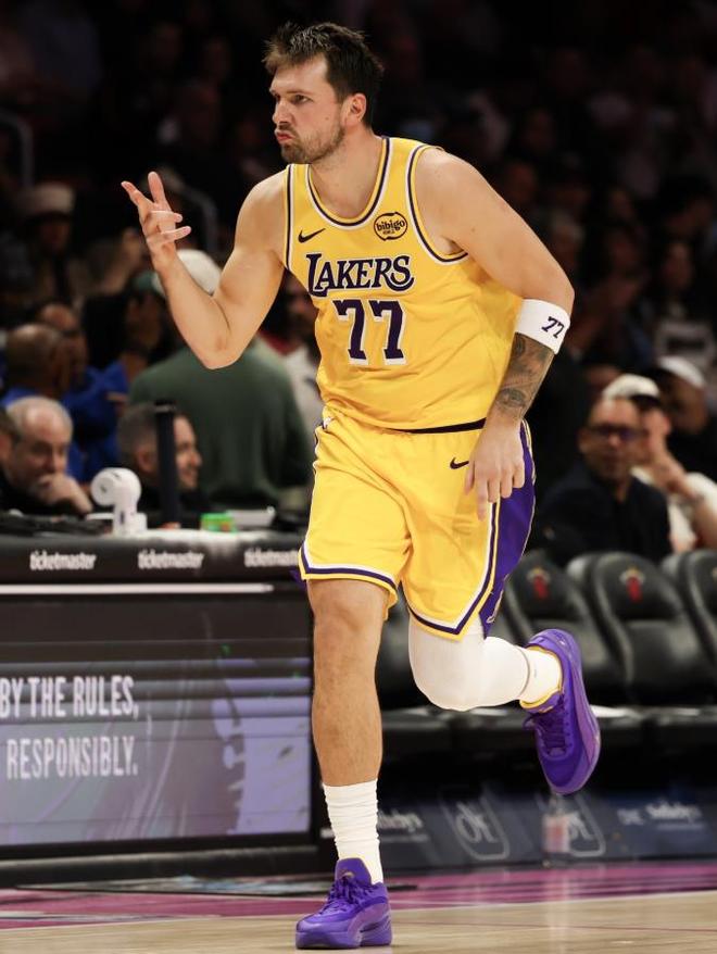 当东契奇3月场均40.1+7.1+6，我才发现：哈登的厉害之处！