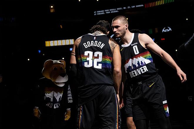 攻防两端的表现都大幅提升！掘金侧翼新星终于打出一场像样的表现