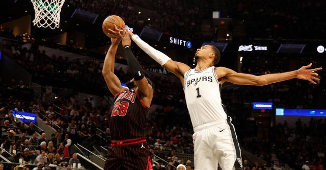 文班亚马连续三赛季加冕盖帽王 NBA历史第三人