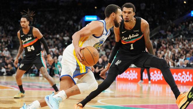 库里谈文班亚马：当他走进更衣室时，每个人都会相信他们能够赢球