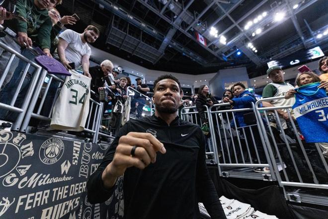 摆烂疑云、将帅失和，字母哥与雄鹿早已同床异梦