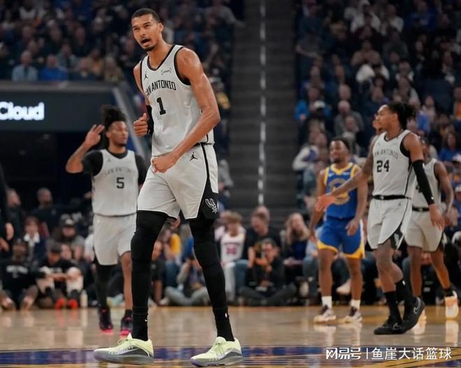 勇士完败！文班41+18+3创四纪录，库里一脸平静，格林14+2也尽力