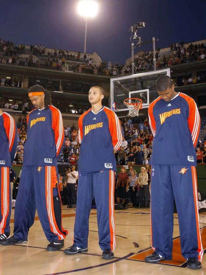 即将签约？？库里上脚专属神秘球鞋！