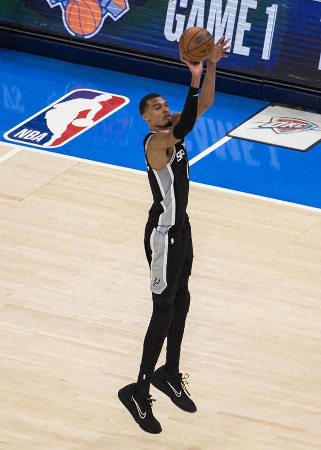 就在今天，文班统治篮下，打爆MVP，创造80年NBA独一无二纪录