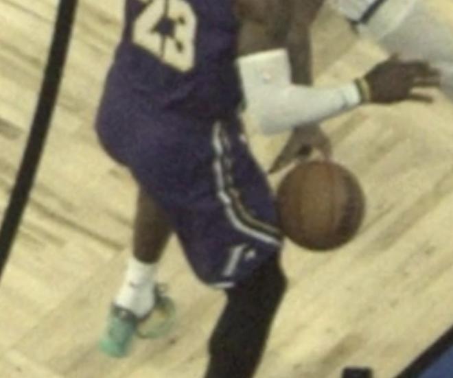 裁判谈最后4.7秒将球权判给湖人：没有明确证据推翻原有判罚