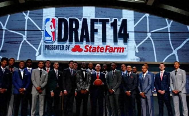 同为14届新秀，维金斯砍下15214分，恩比德约基奇呢？谁是得分王