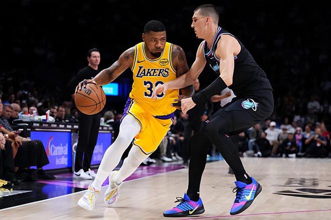 手感平平又如何！湖人后场大将通过造犯规罚球又拿到了不少分数？