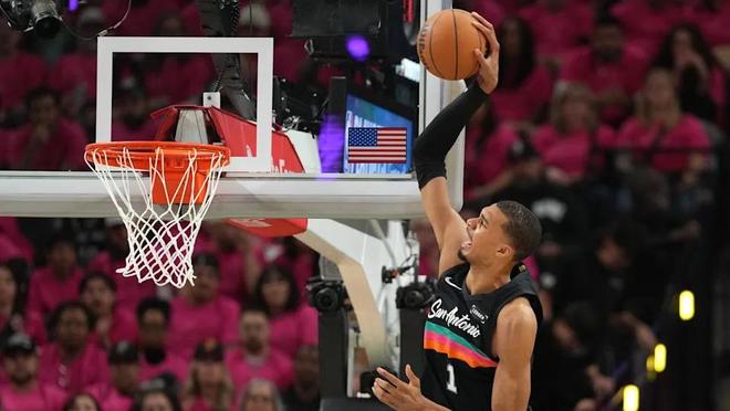 文班亚马首秀35分破纪录，马刺怎么做到的？