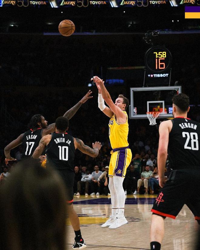 湖人头号奇兵：肯纳德27分三分5中5 全场最高分成詹皇最佳帮手