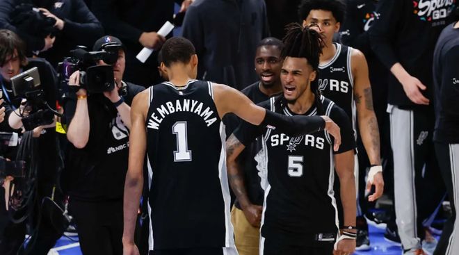 一战创10大NBA纪录！上帝真偏心，创造出文班这样的怪物