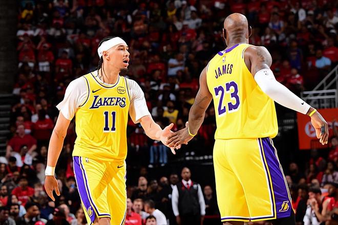 攻防两端继续强势输出，湖人替补中锋的状态看起来越来越好了？