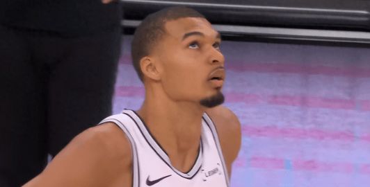 下手太狠了！NBA季后赛：5冠王38分大胜+133分、7人上双 0-1变1-1