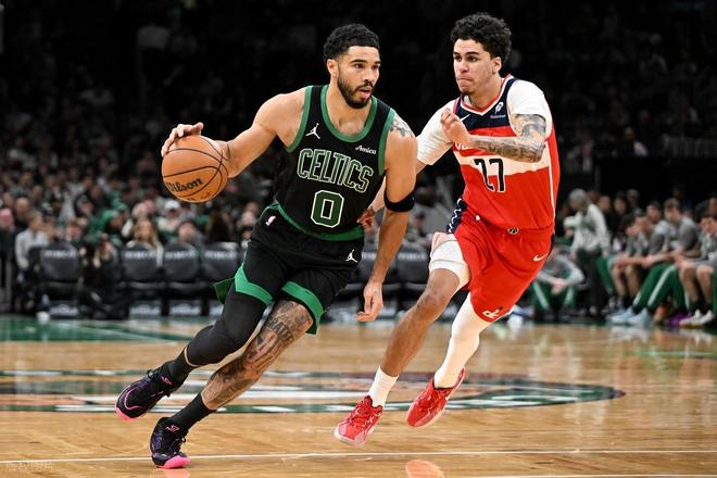 文班32+12+8+4无缘今日最佳球员！因为东契奇30+11+13绝杀创纪录