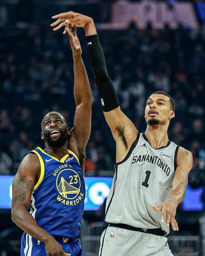 文班亚马41+18+3帽创两大历史第1神迹，还刷爆纪录！马刺迎10连胜