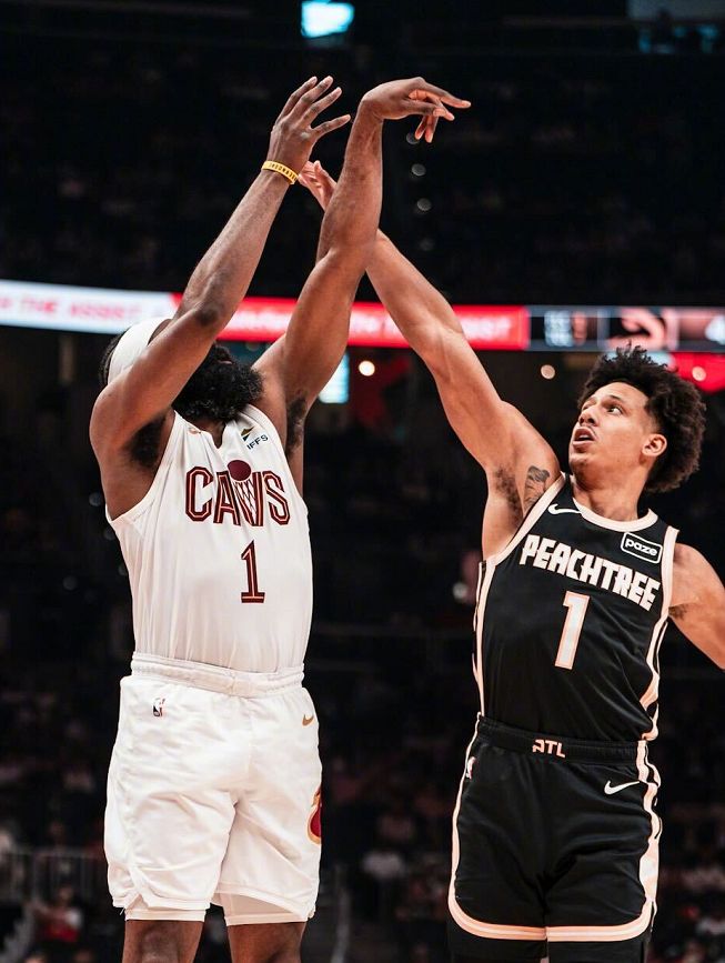 鹰王18+9奇兵三双，哈登20分正负值垫底，老鹰终结骑士4连胜