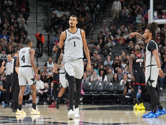 打爆申京！文班狂轰29+8+4帽！全场狂欢庆祝，杜兰特无力回天