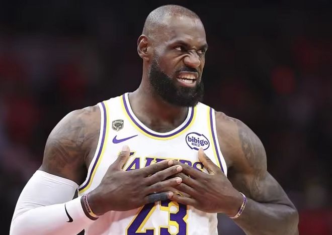 2球10分8失误！湖人19分惨负火箭！老詹炮轰裁判