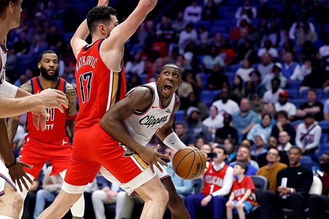 防守能力确实出色，但快船后场大闸在进攻端的能力还是差了点意思