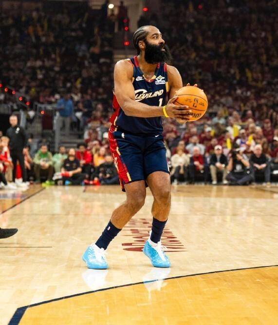 哈登28分，三人得分25+！骑士115-105再胜猛龙，系列赛2-0领先