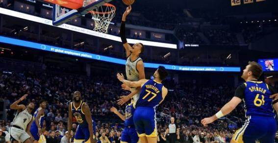 【现场】文班神兵天降摧毁勇士 库里复出是最后希望