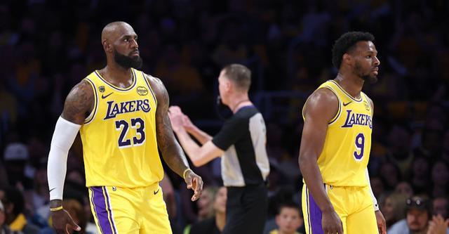 詹姆斯：我母亲能看到儿子和孙子在季后赛同台 这真的太疯狂了