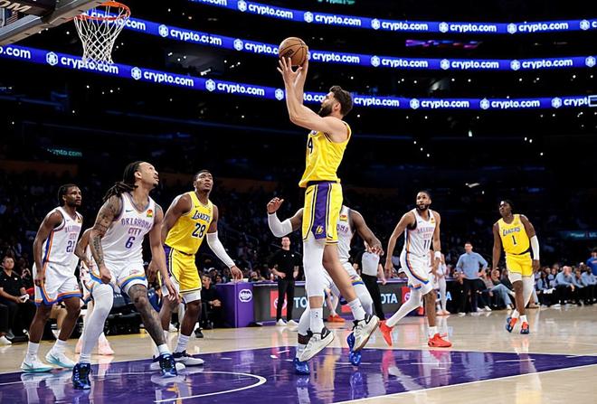 真是一点能力都没有！湖人还不如裁掉他并且转正双向合同内线？