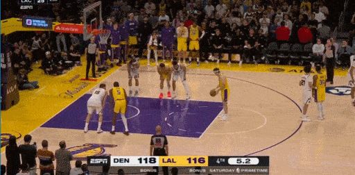 老詹鱼跃！里夫斯罚球不中绝平！东契奇加时0.5秒又准绝杀！！！