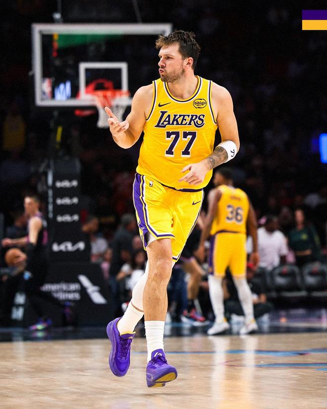 厉害炸了，东契奇30中18爆砍60分创湖人生涯新高&背靠背100分