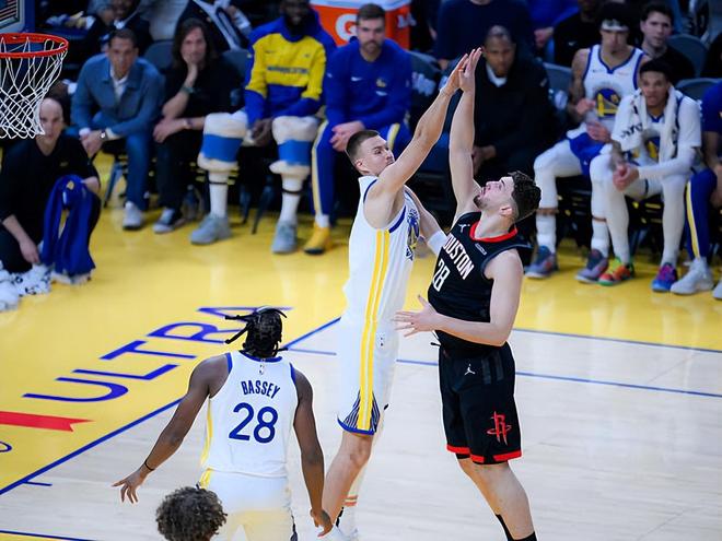 被火箭各种打爆！勇士在交易截止日前得到他似乎没有起到任何作用