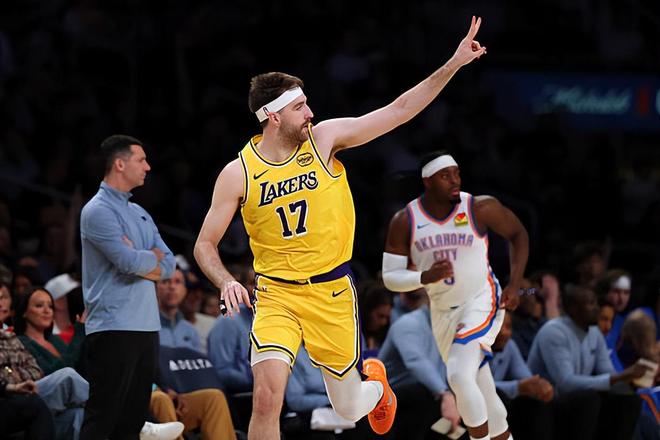 打完了赛季的最后一战！但湖人在下赛季无论如何都应该留下他？