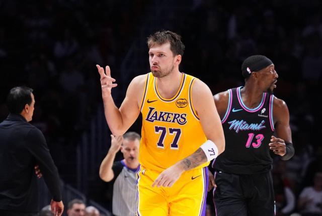 最强版东契奇上线！湖人三巨头渐入佳境冲冠