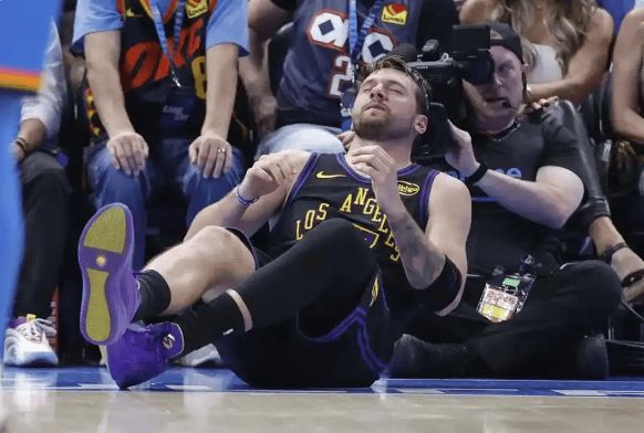 东契奇负气赴欧治伤，湖人医疗“灾难”致争冠梦碎