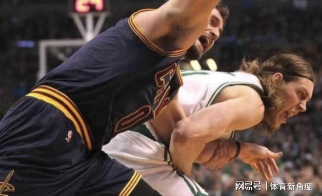 湖人火力全开，詹姆斯差点手臂脱臼！火箭这么狠吗！