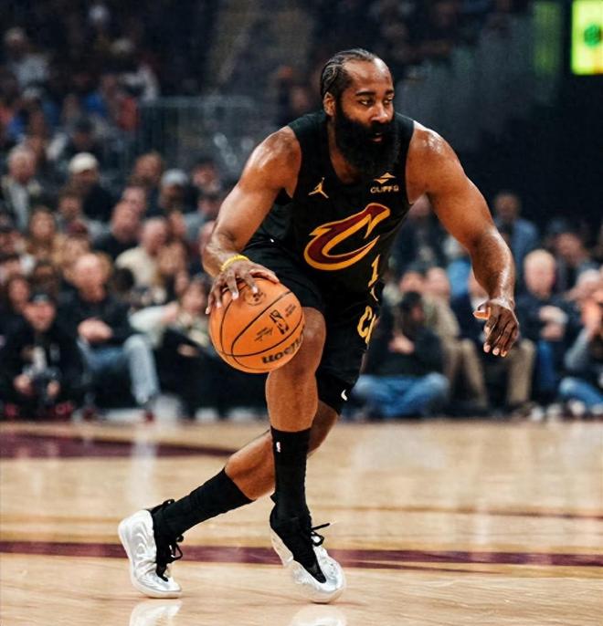 现役巨星季后赛首秀：哈登0分，库里12分，老詹32分，一人42太狠