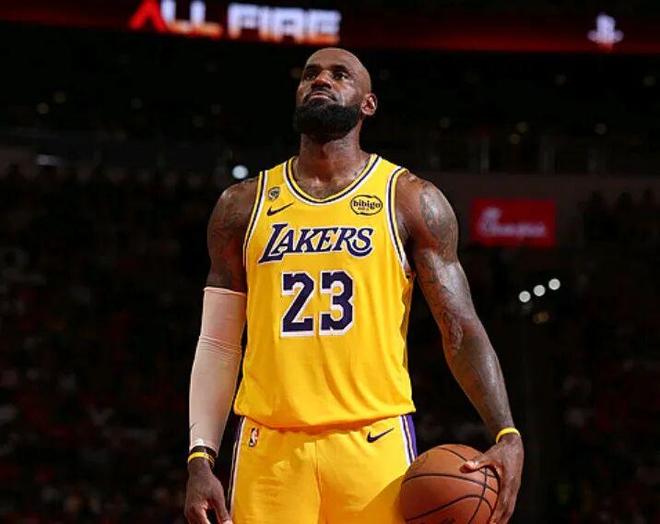 41岁45分钟，老詹把火箭打解散了