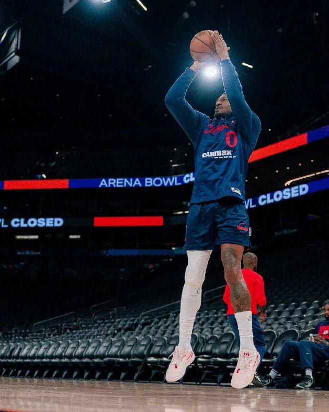 确定！不走了，三届全明星后卫，正式留在快船，6场白拿1100万