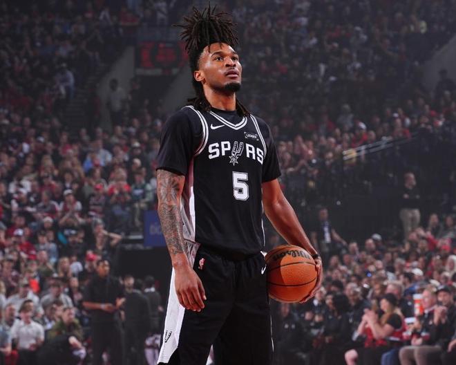 争议！无文班马刺半场落后6分 阿夫迪亚8中1两节10罚超马刺全队