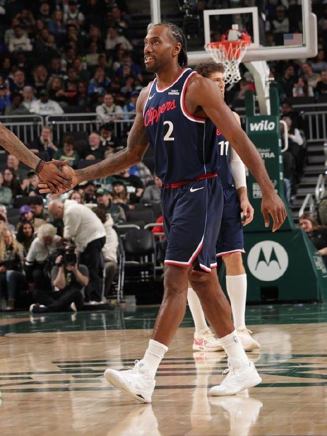 快船横扫雄鹿5连胜：小卡连51场20+创最老纪录 特伦特36+9三分