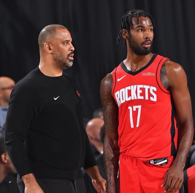 伊森遭休媒狂喷：单月三分21中1铁哭 替补为正途 结束火箭生涯吧