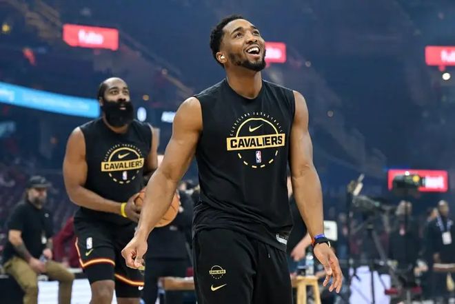 揭秘骑士伙食攻略：米切尔自曝吸引他续约 哈登赞球队全方位照顾