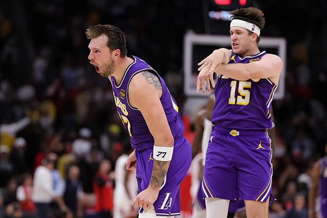 调整能力不错！状态平平的湖人后场大将主动减少了自己的出手次数