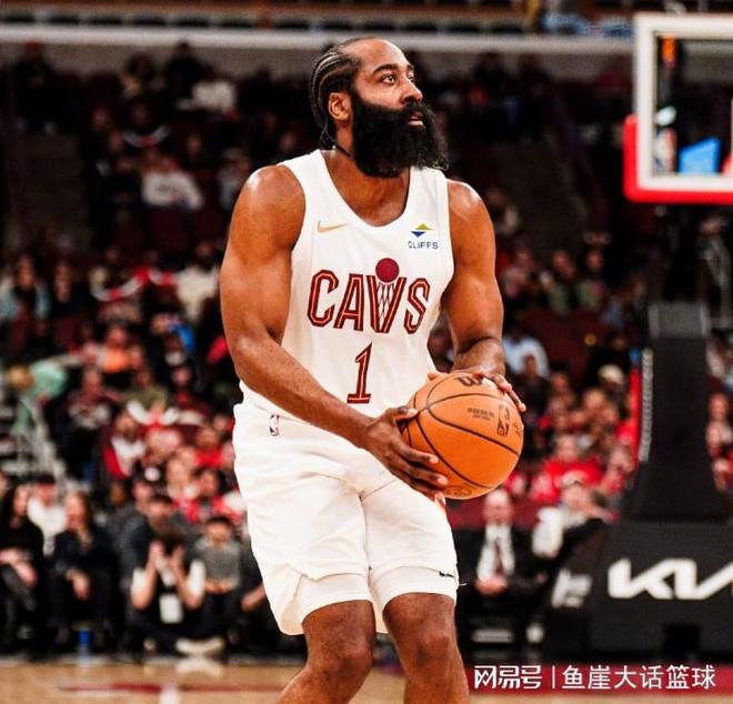 骑士赢球两点仍该批，哈登赛后表不满！莫布里难改顽疾，新援犯错